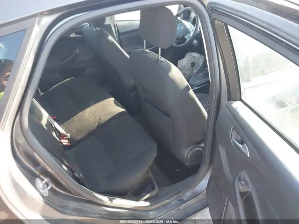 1FADP3K22JL262220 2018 FORD FOCUS - Image 8