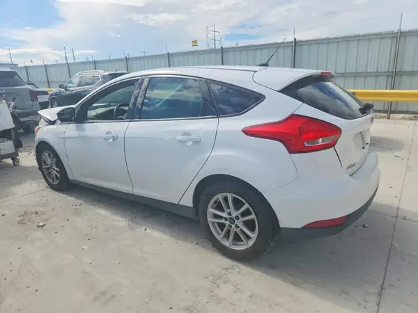 1FADP3K22JL302229 2018 FORD FOCUS - Image 2