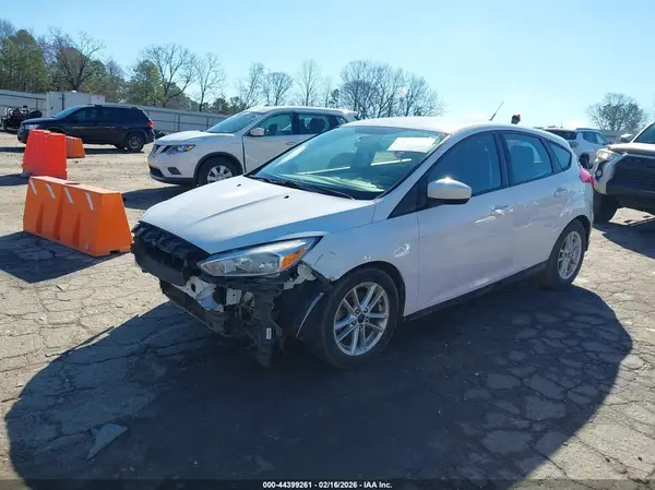 1FADP3K22JL319192 2018 FORD FOCUS - Image 2