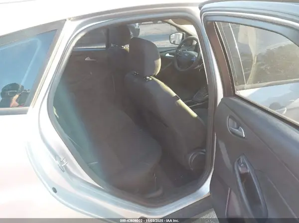 1FADP3K23HL216230 2017 FORD FOCUS - Image 8