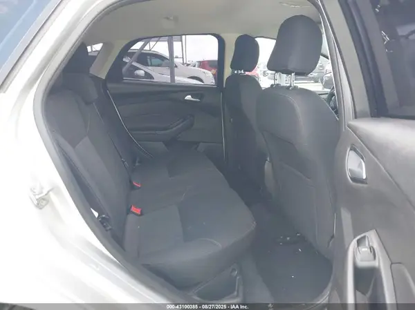 1FADP3K23HL217667 2017 FORD FOCUS - Image 8