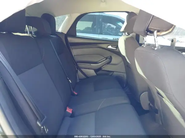 1FADP3K23HL271566 2017 FORD FOCUS - Image 8