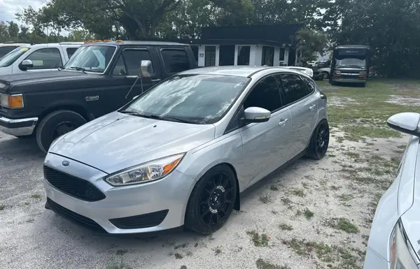 1FADP3K23HL282373 2017 FORD FOCUS - Image 2