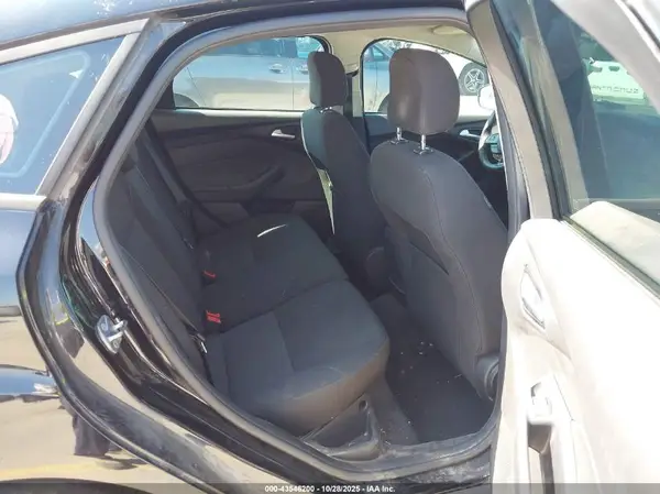 1FADP3K23HL303268 2017 FORD FOCUS - Image 8