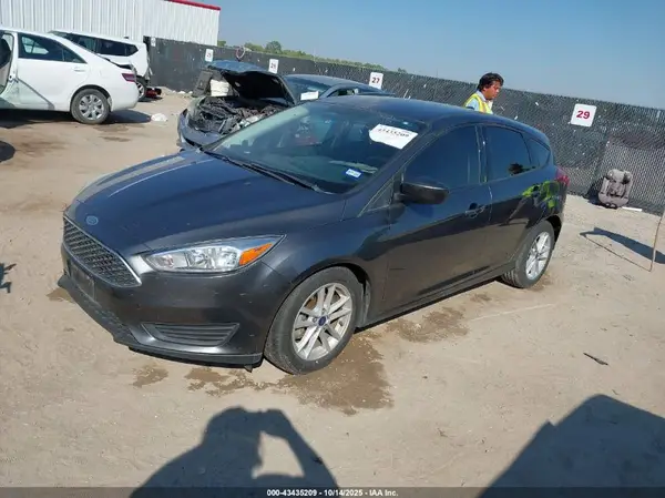 1FADP3K23JL286543 2018 FORD FOCUS - Image 2