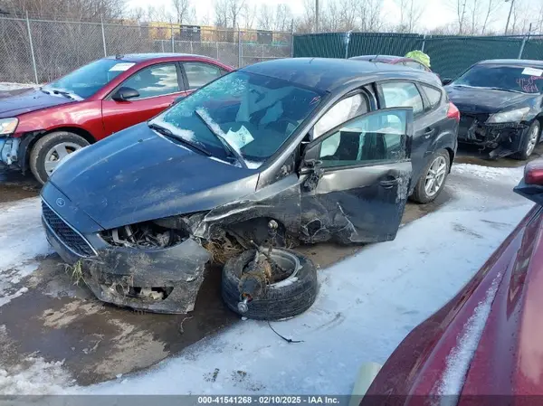 1FADP3K23JL302028 2018 FORD FOCUS - Image 2