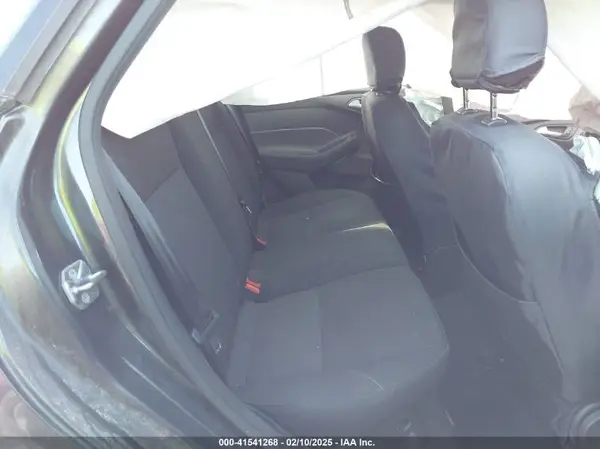 1FADP3K23JL302028 2018 FORD FOCUS - Image 8