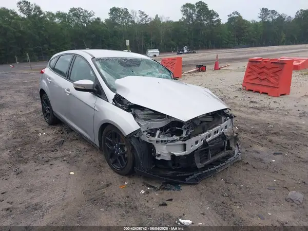 1FADP3K24GL299505 2016 FORD FOCUS - Image 1