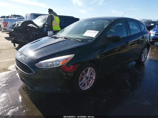 1FADP3K24JL214363 2018 FORD FOCUS - Image 2