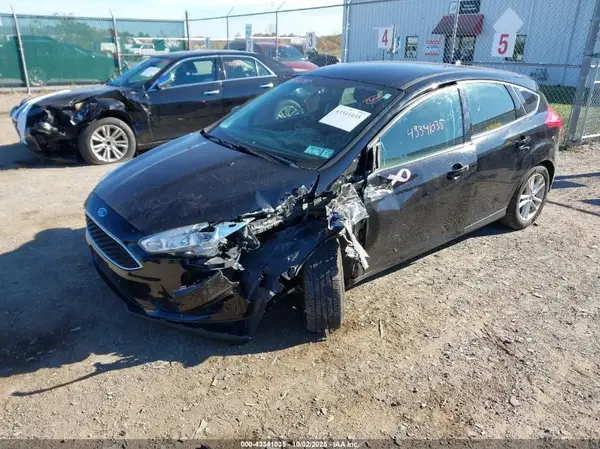 1FADP3K24JL320635 2018 FORD FOCUS - Image 2