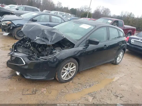 1FADP3K24JL329450 2018 FORD FOCUS - Image 2