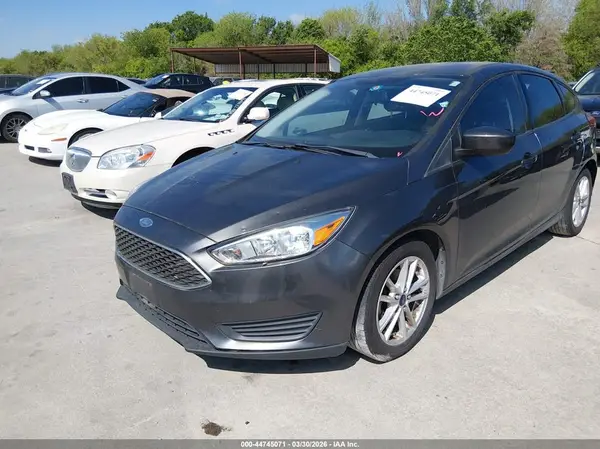 1FADP3K24JL330579 2018 FORD FOCUS - Image 2