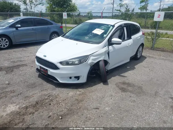 1FADP3K24JL332381 2018 FORD FOCUS - Image 2