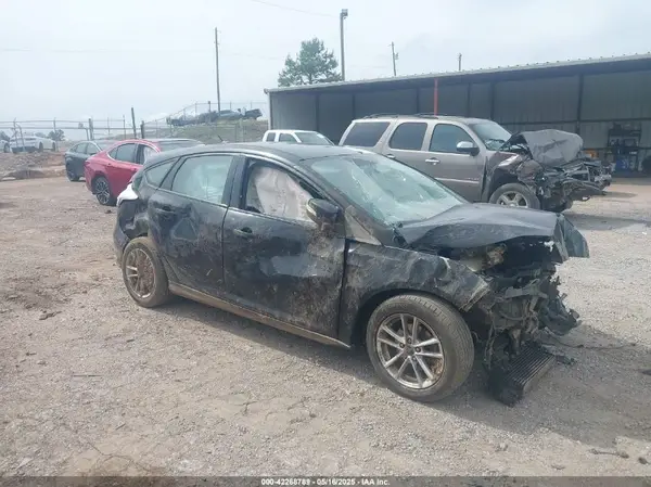 1FADP3K25GL290604 2016 FORD FOCUS - Image 1