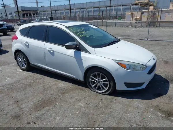 1FADP3K25GL347996 2016 FORD FOCUS - Image 1