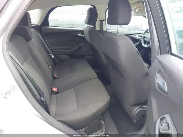 1FADP3K25HL215709 2017 FORD FOCUS - Image 8
