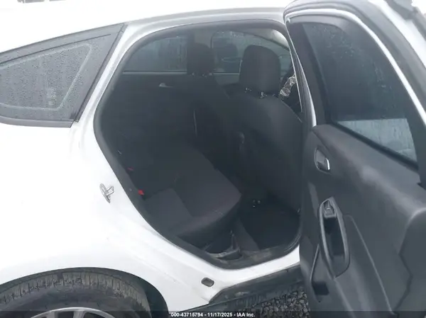 1FADP3K25HL217458 2017 FORD FOCUS - Image 8
