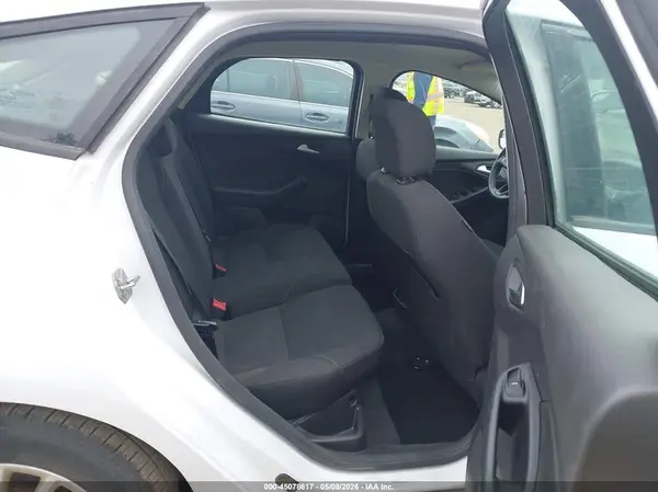 1FADP3K25HL231067 2017 FORD FOCUS - Image 8