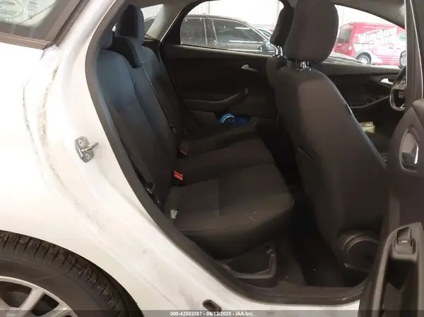 1FADP3K25HL319763 2017 FORD FOCUS - Image 8