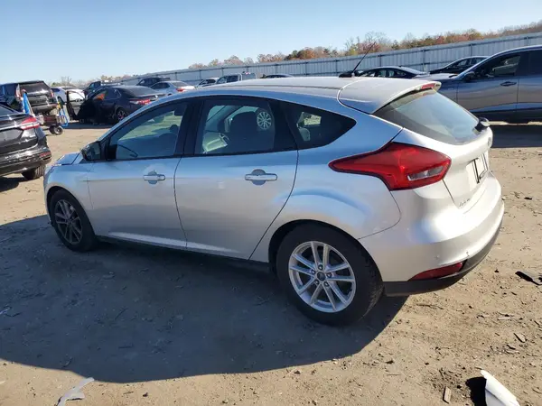 1FADP3K25JL258601 2018 FORD FOCUS - Image 2