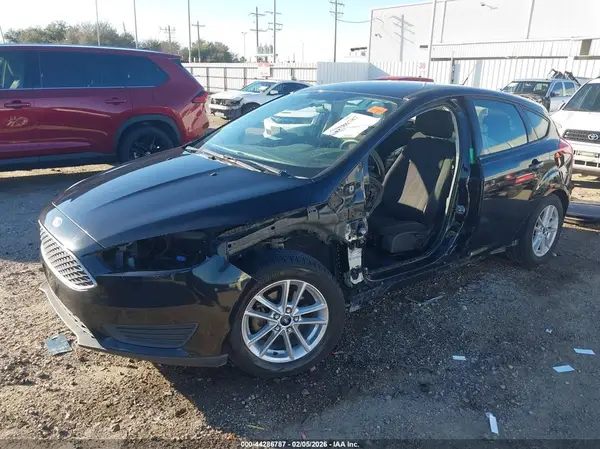1FADP3K25JL286947 2018 FORD FOCUS - Image 2