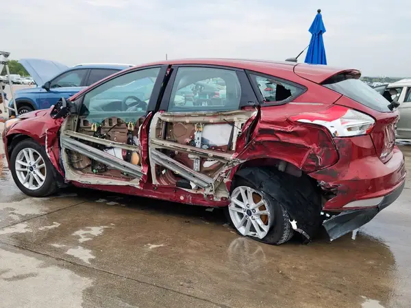 1FADP3K26GL324664 2016 FORD FOCUS - Image 2