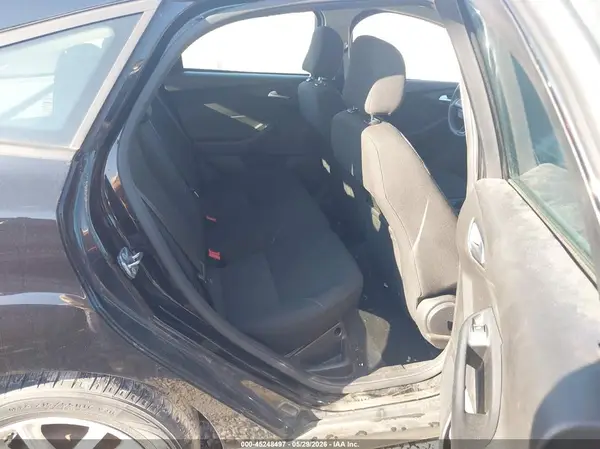 1FADP3K26HL203827 2017 FORD FOCUS - Image 8