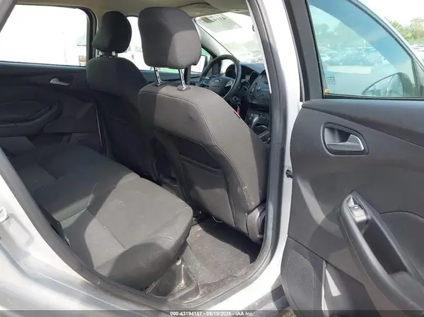 1FADP3K26HL204217 2017 FORD FOCUS - Image 8