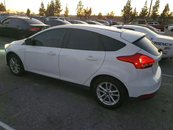 1FADP3K26HL206162 2017 FORD FOCUS - Image 2