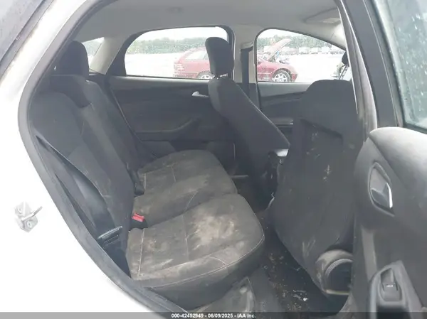 1FADP3K26HL223978 2017 FORD FOCUS - Image 8