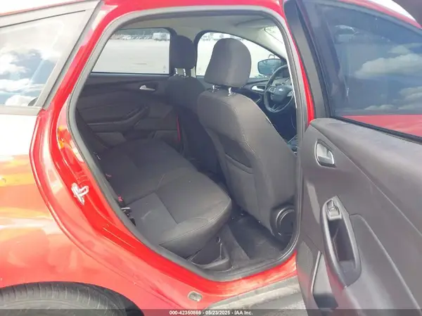 1FADP3K26HL231370 2017 FORD FOCUS - Image 8