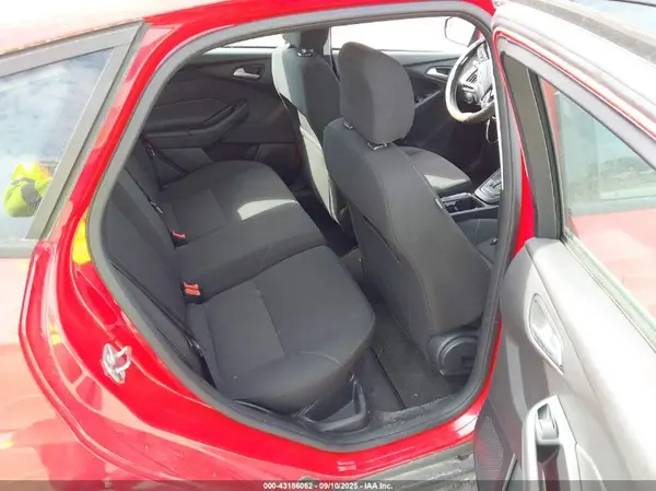 1FADP3K26HL286322 2017 FORD FOCUS - Image 8