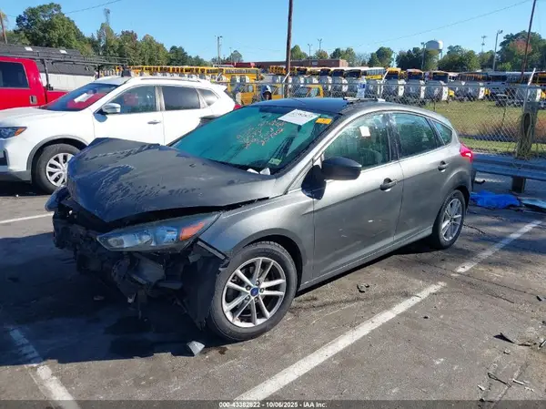 1FADP3K26JL207902 2018 FORD FOCUS - Image 2