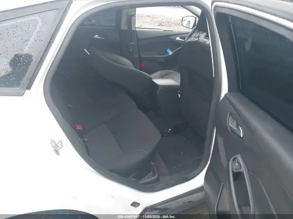 1FADP3K26JL212565 2018 FORD FOCUS - Image 8