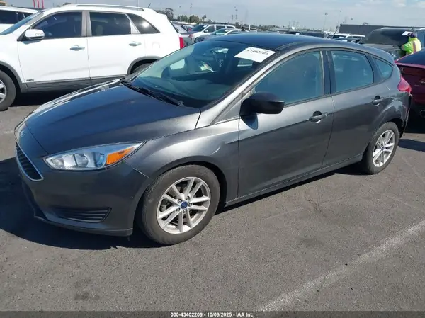 1FADP3K26JL218138 2018 FORD FOCUS - Image 2