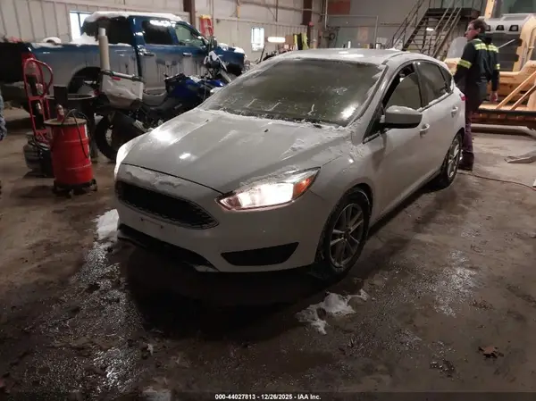1FADP3K26JL250989 2018 FORD FOCUS - Image 2