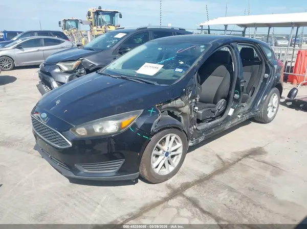 1FADP3K26JL282423 2018 FORD FOCUS - Image 2