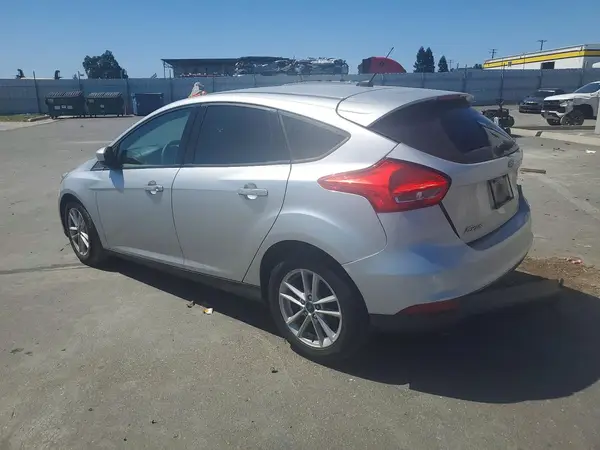 1FADP3K26JL304520 2018 FORD FOCUS - Image 2