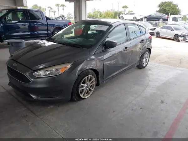 1FADP3K26JL329675 2018 FORD FOCUS - Image 2