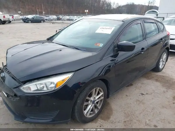 1FADP3K26JL329773 2018 FORD FOCUS - Image 2
