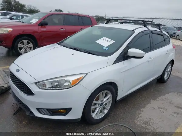 1FADP3K26JL330776 2018 FORD FOCUS - Image 2