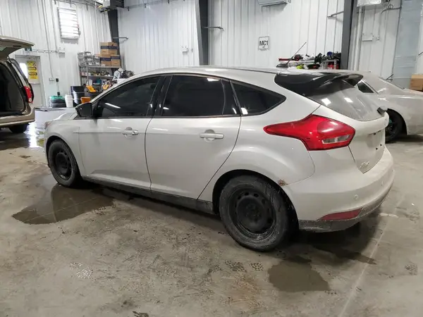 1FADP3K27GL286909 2016 FORD FOCUS - Image 2