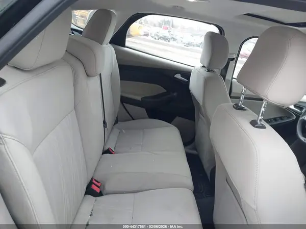 1FADP3K27GL389246 2016 FORD FOCUS - Image 8