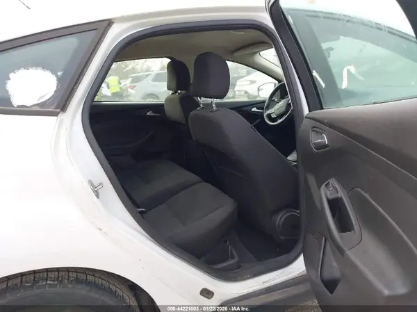 1FADP3K27GL399677 2016 FORD FOCUS - Image 8