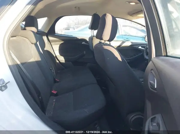 1FADP3K27HL217204 2017 FORD FOCUS - Image 8