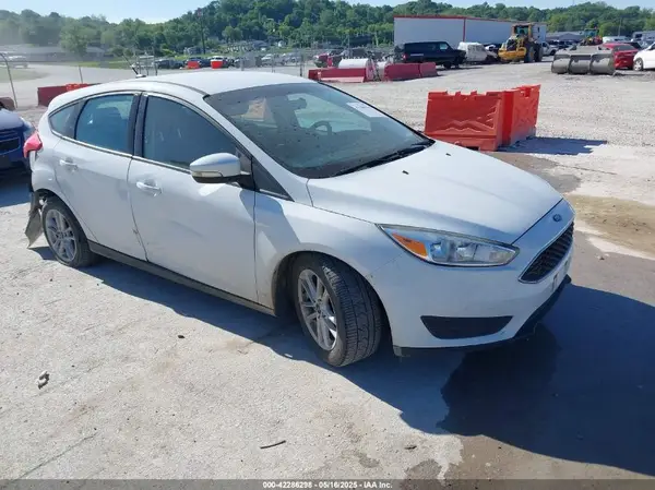 1FADP3K27HL278987 2017 FORD FOCUS - Image 1