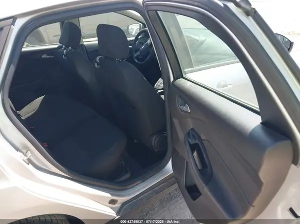 1FADP3K27HL286085 2017 FORD FOCUS - Image 8