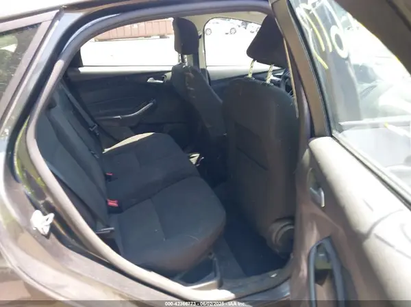 1FADP3K27HL327542 2017 FORD FOCUS - Image 8
