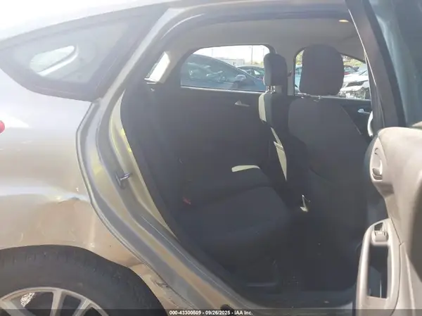 1FADP3K27HL340307 2017 FORD FOCUS - Image 8