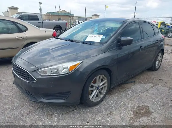1FADP3K27JL286562 2018 FORD FOCUS - Image 2